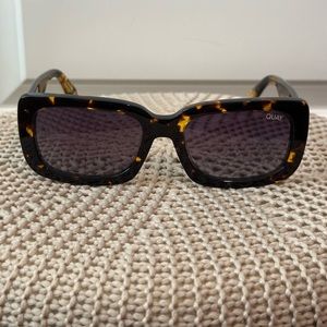 QUAY YADA YADA Sunglasses🤎